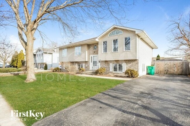 2508 John Bourg Dr in Plainfield, IL - Building Photo - Building Photo
