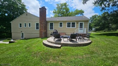 1 Birch Dr in Bernards, NJ - Foto de edificio - Building Photo