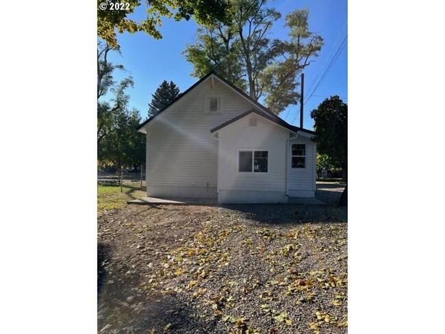 2303 N Fir St in La Grande, OR - Building Photo - Building Photo