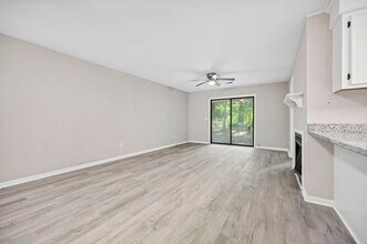 313 Friarsgate Blvd in Irmo, SC - Foto de edificio - Building Photo