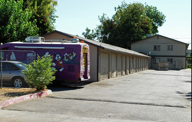 525 S Dearing Ave in Fresno, CA - Building Photo - Building Photo