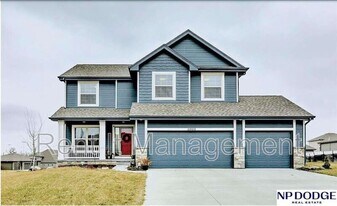 11505 S 110th Ave in Papillion, NE - Building Photo