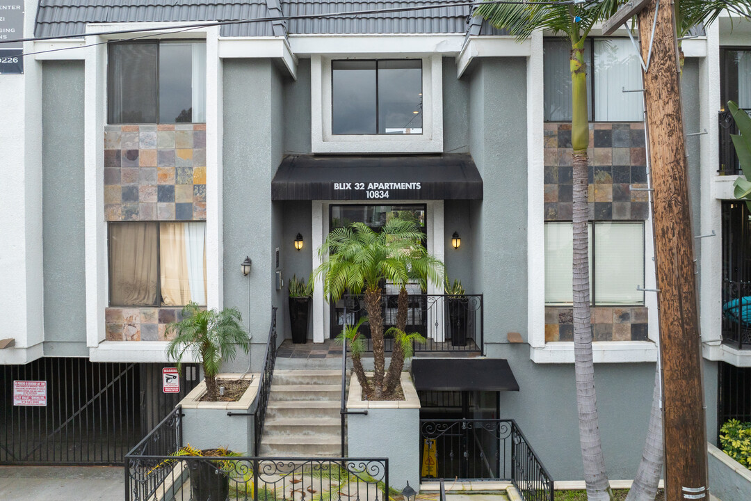 Blix32 Apartments in Toluca Lake, CA - Foto de edificio