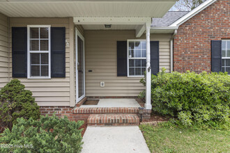102 Summercreek Dr in Jacksonville, NC - Building Photo - Building Photo