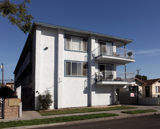 2460 Linden Ave in Long Beach, CA - Building Photo - Building Photo