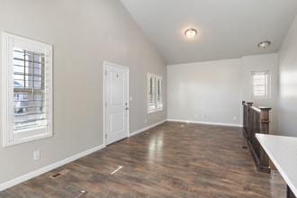 4918 W Beach Comber Way in South Jordan, UT - Foto de edificio - Building Photo