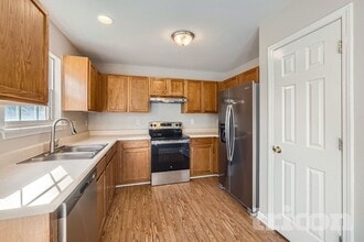 5819 Twin Brook Dr in Charlotte, NC - Foto de edificio - Building Photo