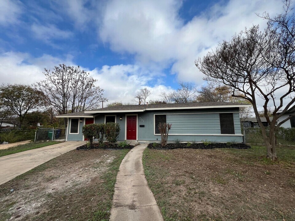 4223 Seabrook Dr in San Antonio, TX - Foto de edificio