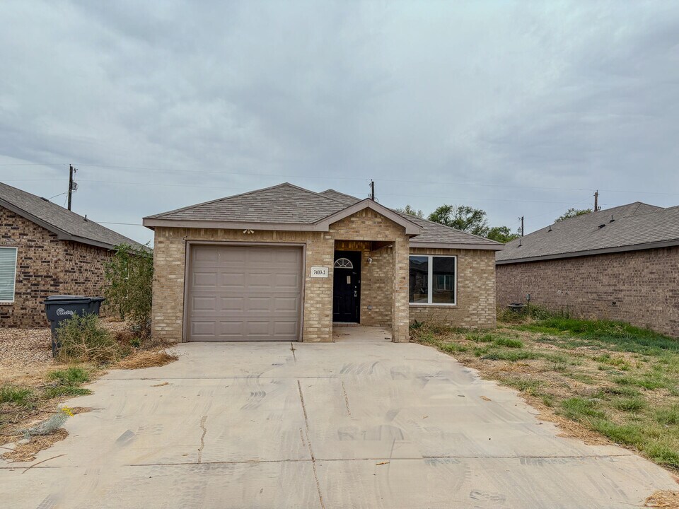 7403 5th St in Lubbock, TX - Building Photo