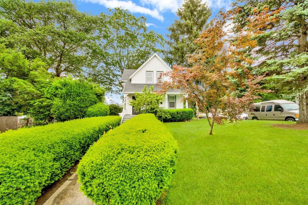 265 Mayflower Ave in New Rochelle, NY - Building Photo