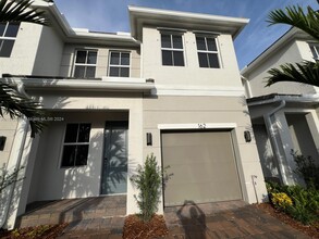 162 SW 170th Ave in Miramar, FL - Building Photo - Building Photo