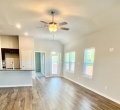 1512 Dansby St in Bryan, TX - Foto de edificio - Building Photo