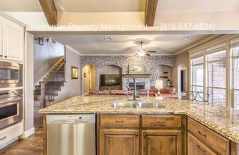 11250 S 72nd E Ct in Bixby, OK - Building Photo - Building Photo