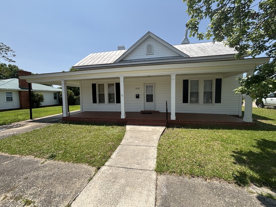 500 E Hill St in Benson, NC - Building Photo