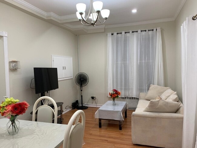 4727 39th Pl in Sunnyside, NY - Foto de edificio - Building Photo
