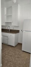 217 Seal Beach Blvd, Unit Apt. B in Seal Beach, CA - Building Photo - Building Photo