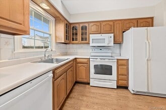 1736 Central St in Yorktown Heights, NY - Building Photo - Building Photo