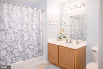 102 Red Bud Ln in Mantua, NJ - Building Photo - Building Photo
