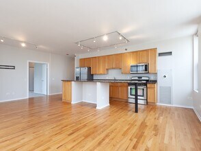 330 N Jefferson St in Chicago, IL - Building Photo - Building Photo