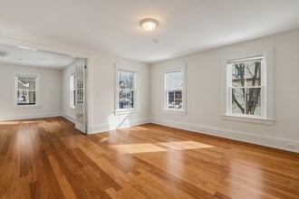 105 Nonotuck St in Holyoke, MA - Building Photo - Building Photo