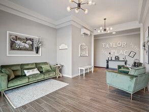 Taylor Place/Elliot Lofts in Stanwood, WA - Foto de edificio - Building Photo