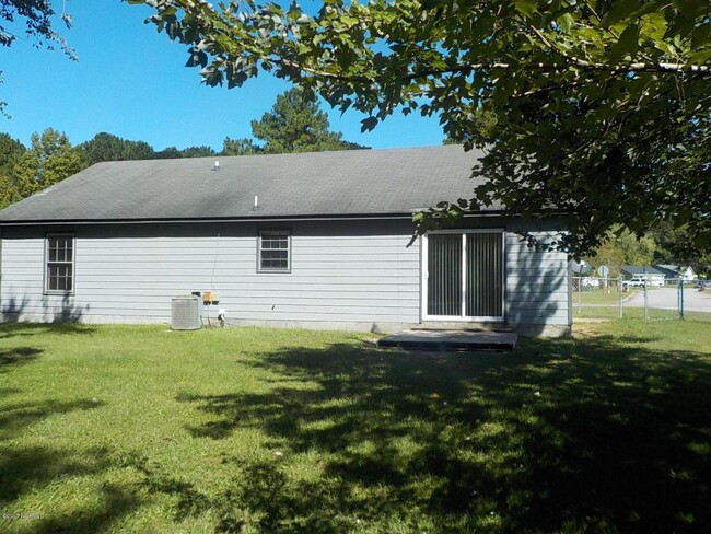 120 Hunting Green Dr in Jacksonville, NC - Building Photo - Building Photo