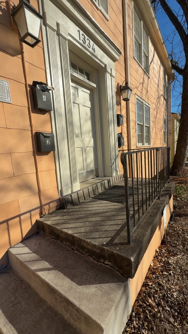 property at 1334 N Jefferson St