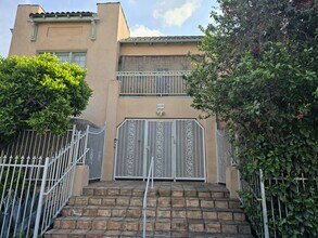 608 N St Andrews Pl, Unit 6 in Los Angeles, CA - Foto de edificio - Building Photo