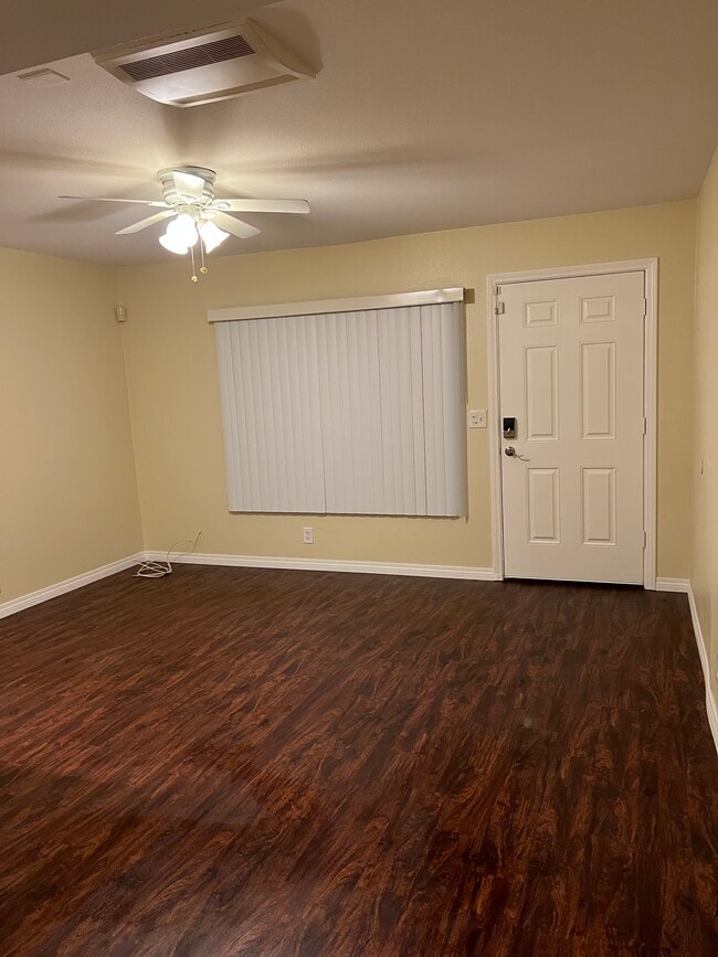 3024 E Carey Ave, Unit 1 in North Las Vegas, NV - Foto de edificio - Building Photo