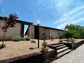 300 w neil Armstrong pl, Unit FOUR in Tishomingo, OK - Foto de edificio - Building Photo