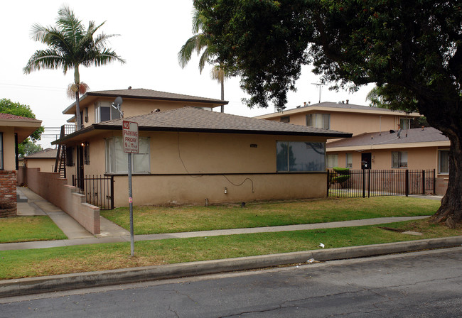 2504 W El Segundo Blvd in Gardena, CA - Foto de edificio - Building Photo