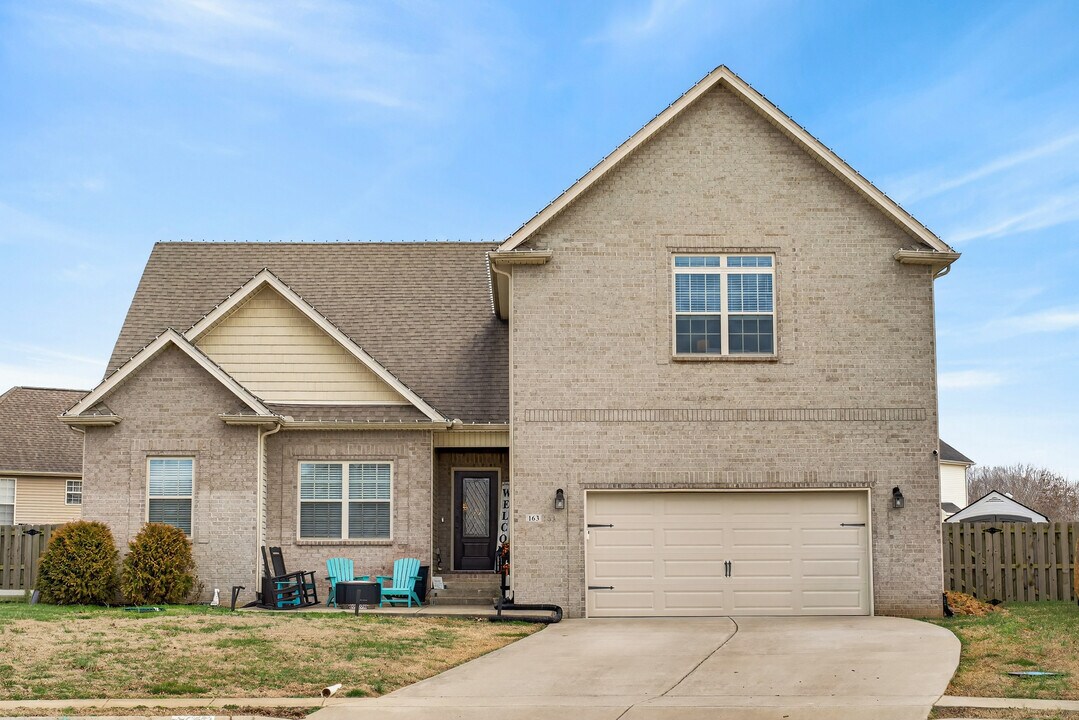 163 Gabriella Ct in Pleasant View, TN - Foto de edificio