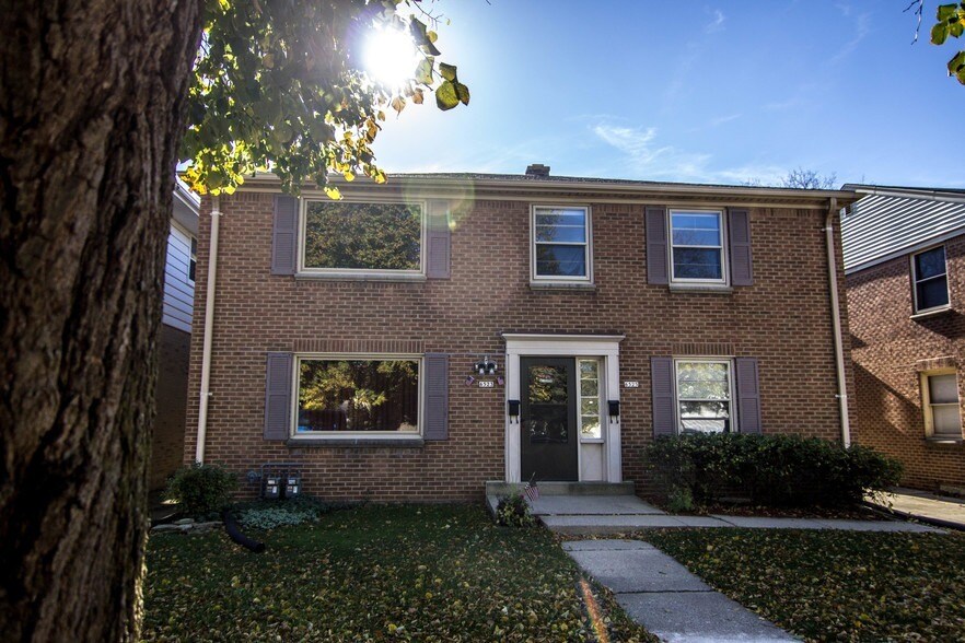 6525 Powell Pl, Unit 1 in Wauwatosa, WI - Building Photo