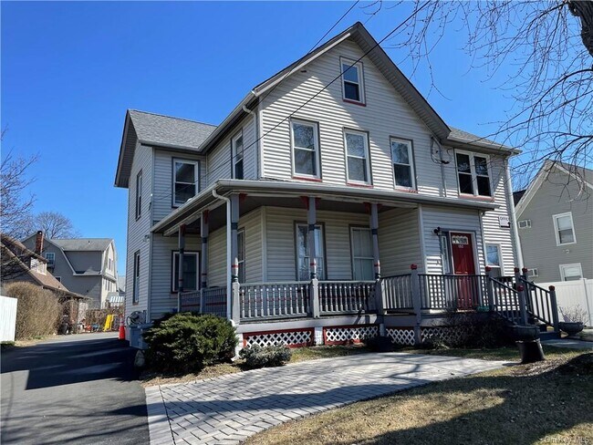 152 Orange Ave in Suffern, NY - Building Photo - Building Photo