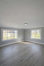 5563 Silvertown Dr in Sylvania, OH - Building Photo - Building Photo