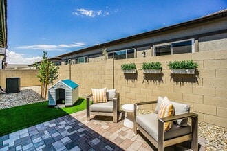 Avilla Vista Norte in Phoenix, AZ - Building Photo - Building Photo