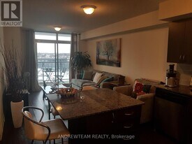 816 Lansdowne Ave in Toronto, ON - Building Photo