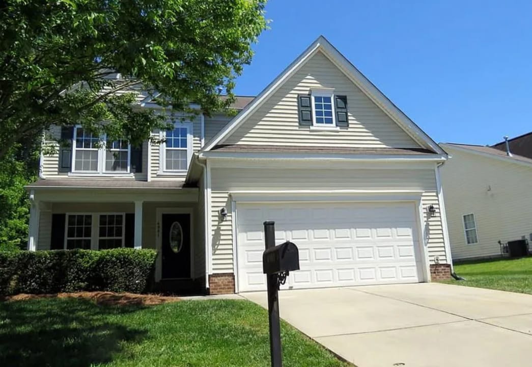 4981 Brian Center Ln in Winston-Salem, NC - Building Photo