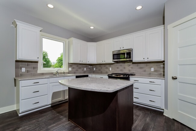 6980 Kalamazoo Ave SE in Caledonia, MI - Building Photo - Building Photo