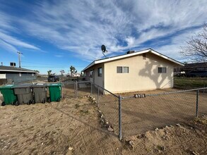 6375 Linda Lee Dr, Unit 6375 Front Unit in Yucca Valley, CA - Building Photo - Building Photo