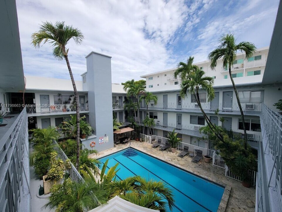 835 Lenox Ave. in Miami Beach, FL - Building Photo