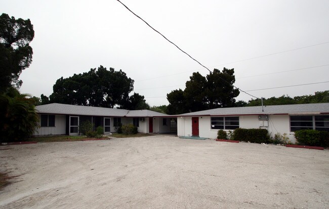 571 Saint Judes Dr in Longboat Key, FL - Foto de edificio - Building Photo