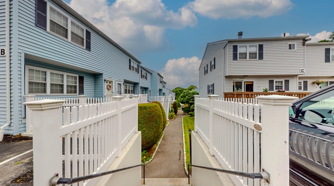 14 1/2 Fairview Ave in Norwalk, CT - Foto de edificio - Building Photo