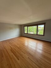 8021 Knox Ave-Unit -3 in Skokie, IL - Foto de edificio - Building Photo