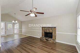 106 Whitney Ln in Villa Rica, GA - Foto de edificio - Building Photo