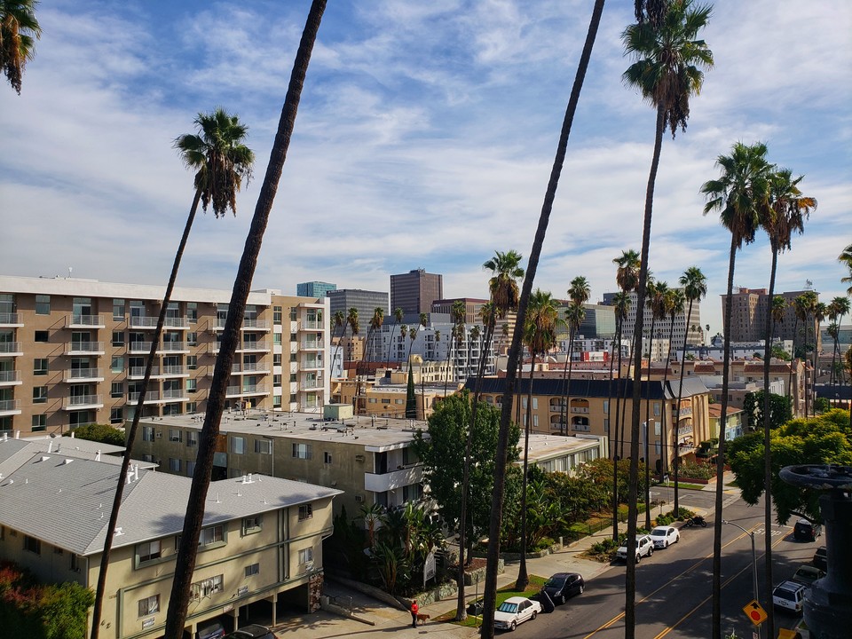 Chapman Apartments in Los Angeles, CA - Building Photo