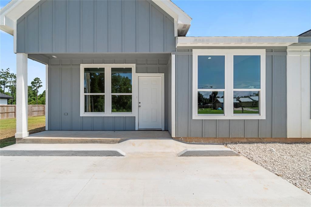 130 Long Dr in Onalaska, TX - Building Photo