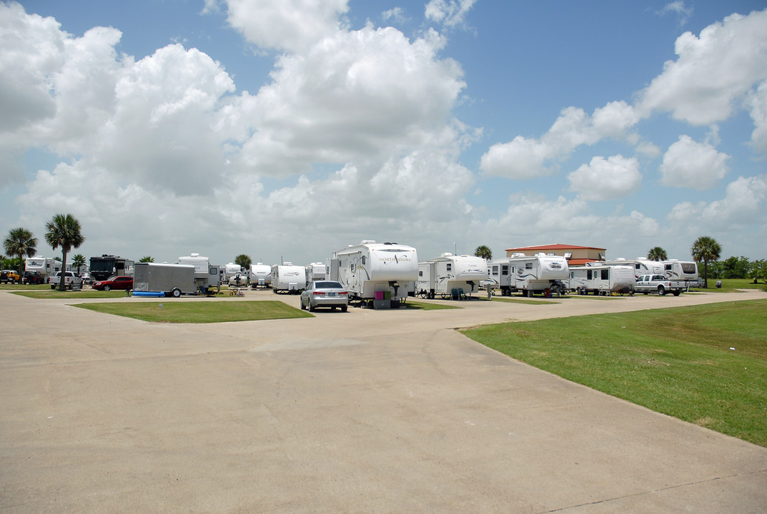 10000 San Leon Dr in Dickinson, TX - Foto de edificio