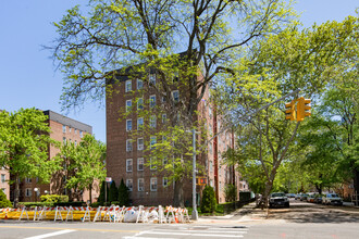 65-15 Yellowstone Blvd in Forest Hills, NY - Building Photo - Building Photo