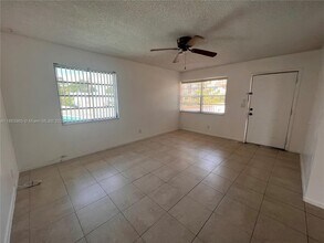 410 SE 4th Ave in Hallandale Beach, FL - Building Photo - Building Photo
